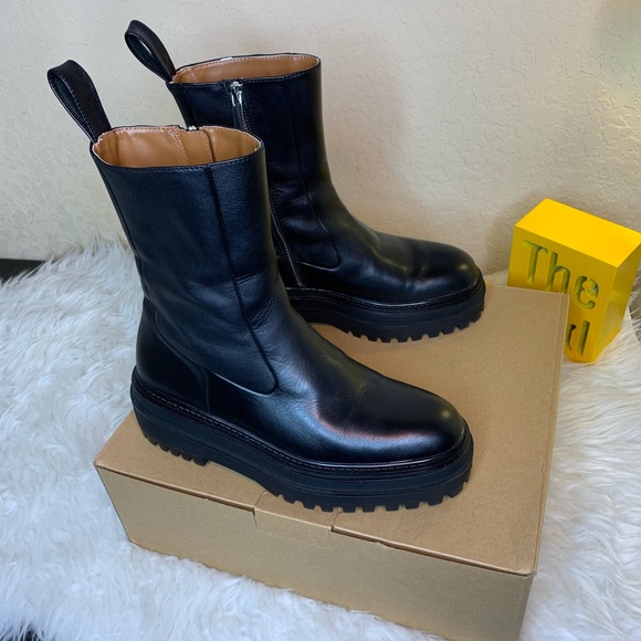 Zara Shoes - ZARA LOW HEELED LEATHER ANKLE BOOTS